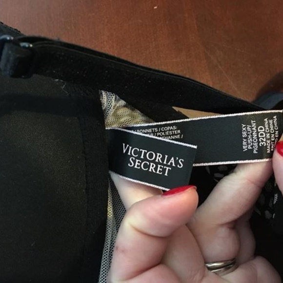 SOLD! BNWOT Victorias Secret Very Sexy Push Up Bra - Picture 2 of 4
